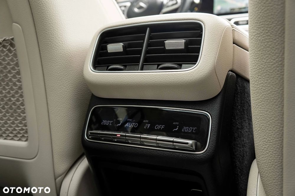 Mercedes-Benz GLS - 32