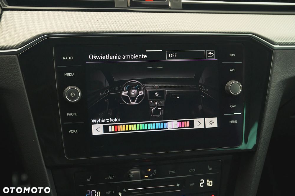 Volkswagen Passat Variant 2.0 TDI SCR DSG R-Line - 28