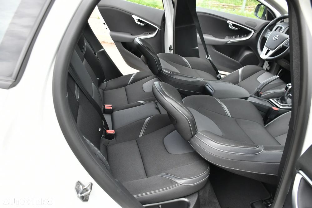 Volvo V40 D2 Summum - 21