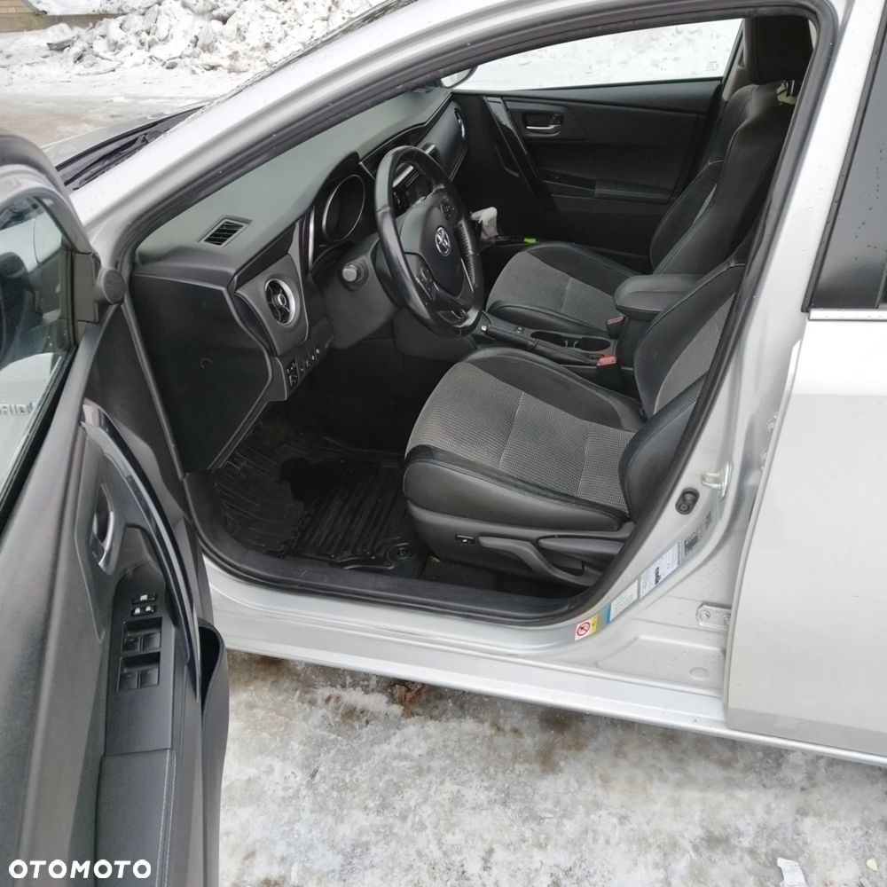 Toyota Auris Hybrid 135 Prestige - 16