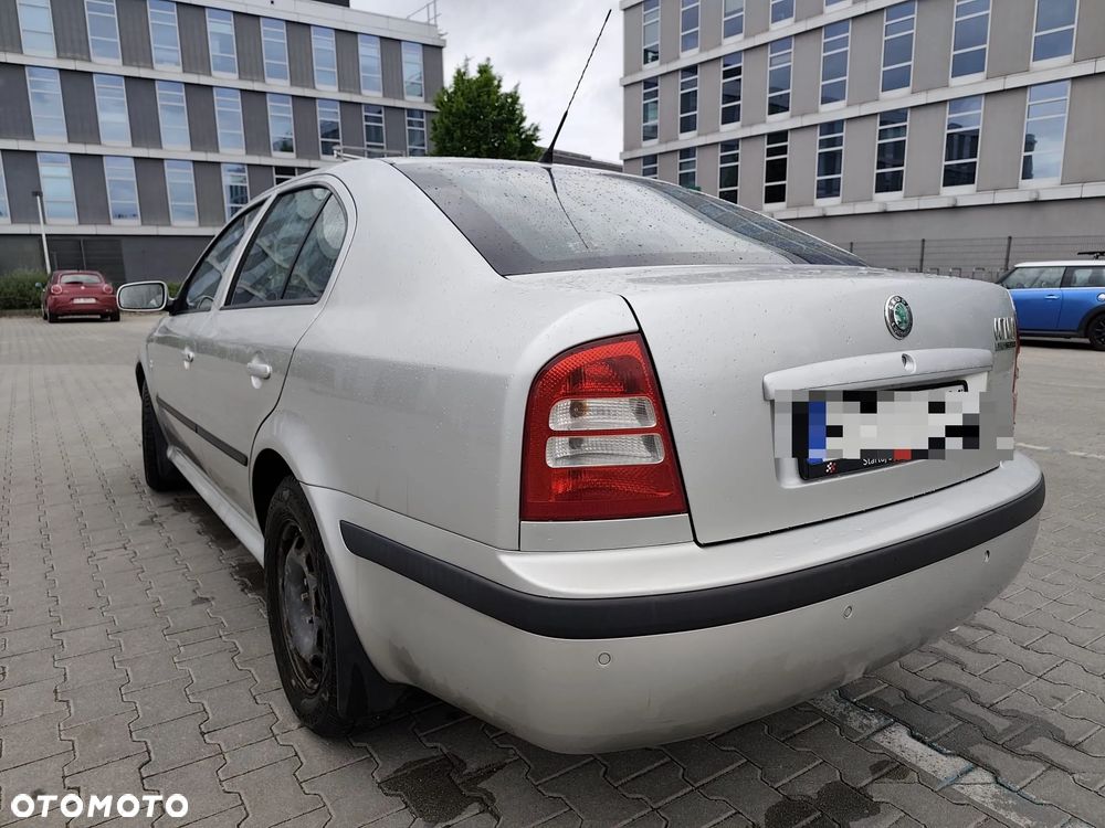 Skoda Octavia 1.6 Tour - 11