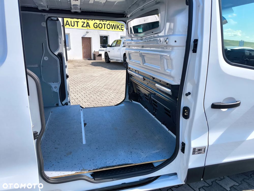 Opel Vivaro - 11
