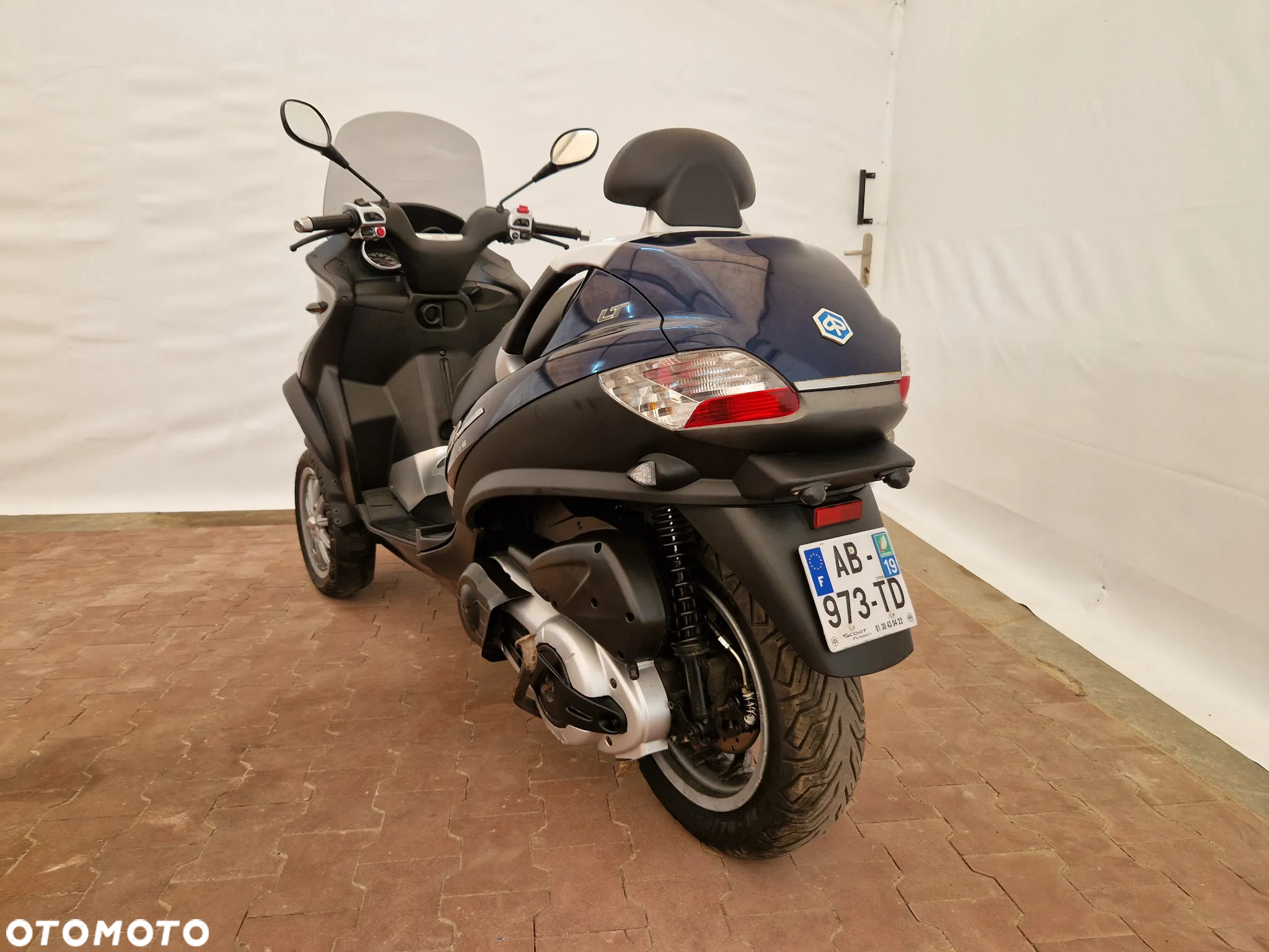 Piaggio MP-3 - 5