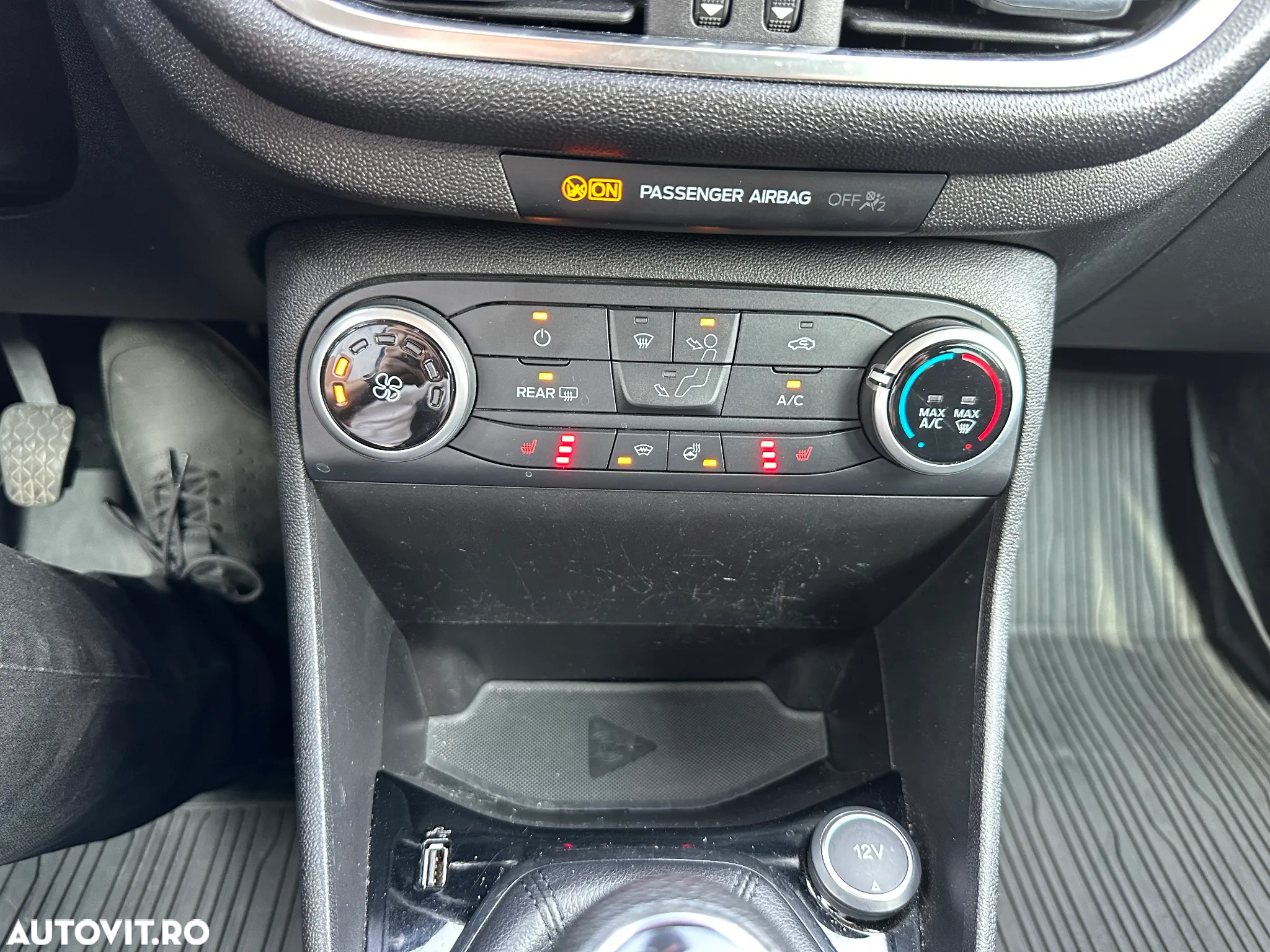 Ford Fiesta 1.0 EcoBoost Trend - 32