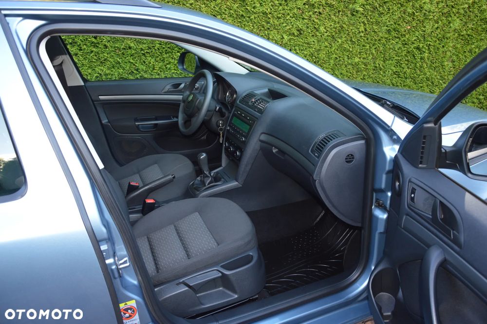 Skoda Octavia 1.6 Ambiente - 9