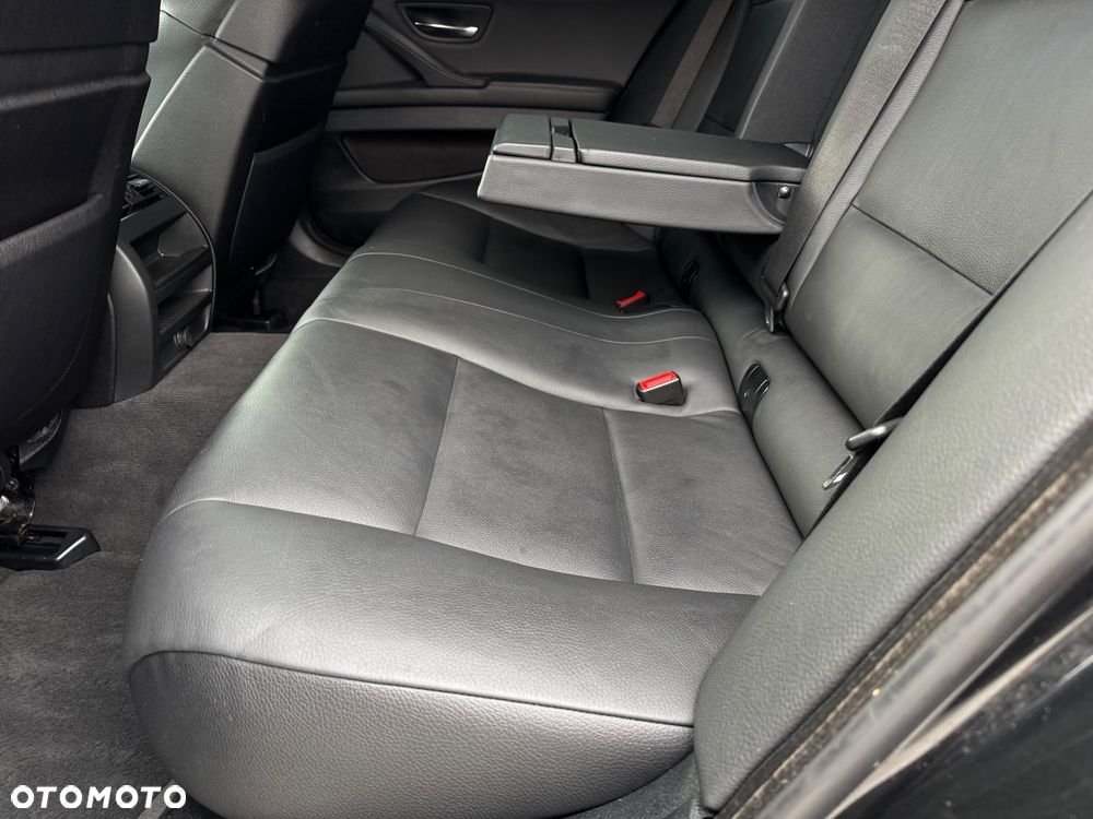 BMW Seria 5 528i xDrive Sport-Aut Modern Line - 40