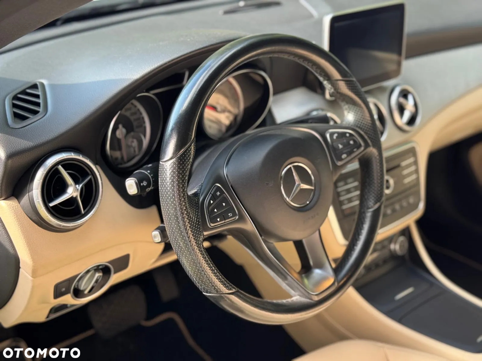 Mercedes-Benz CLA 200 7G-DCT - 19