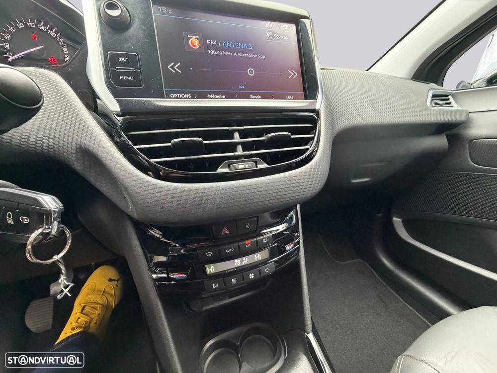 Peugeot 2008 1.2 PureTech Allure - 24