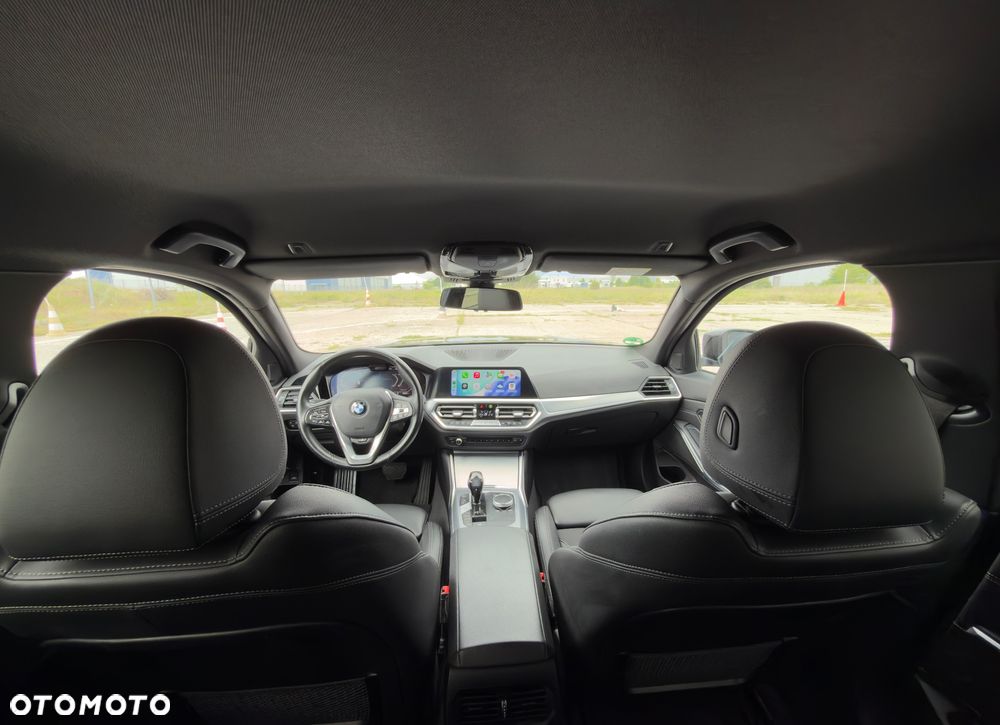 BMW Seria 3 330i Sport Line - 31