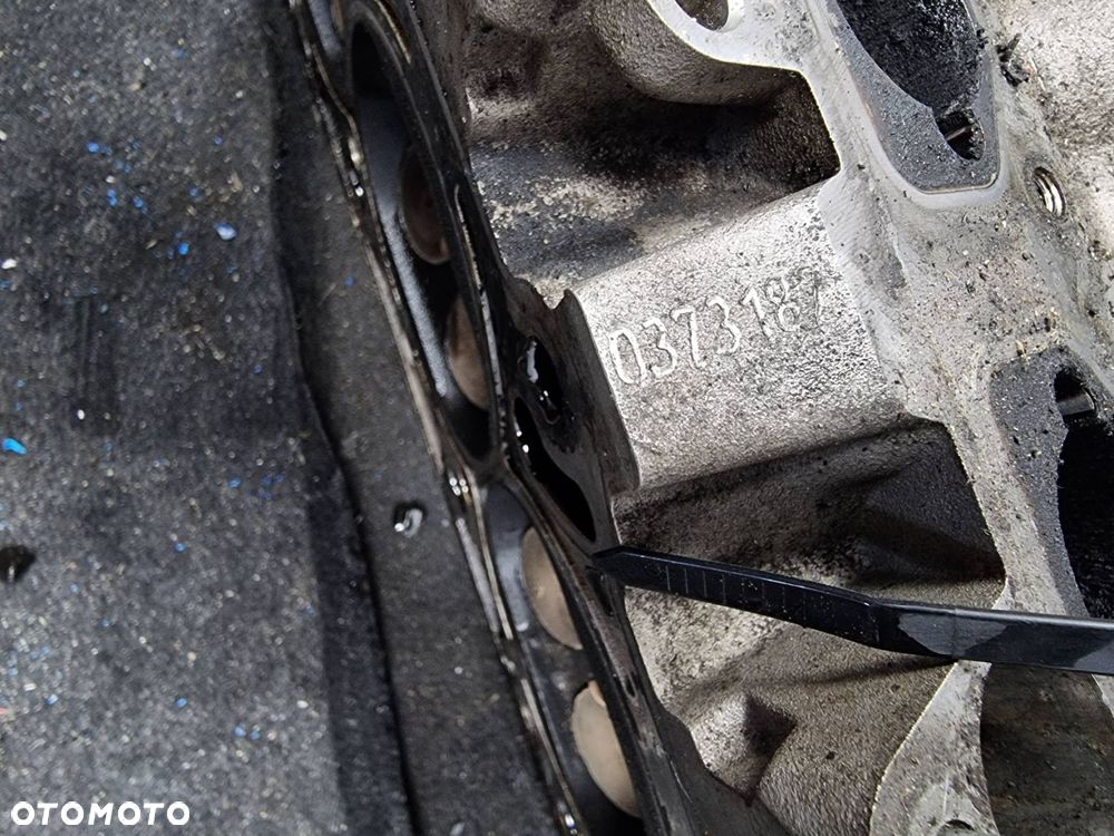 GŁOWICA PRAWA AUDI A8 D3 06E103373E 3.2 FSI - 4