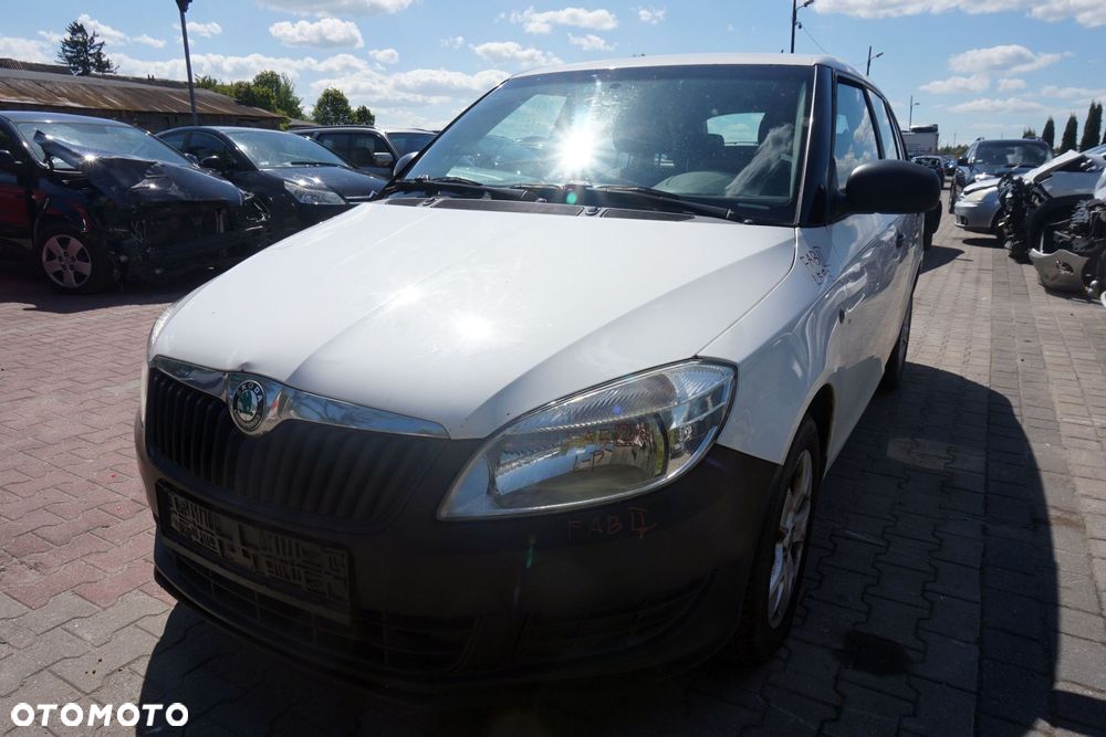 SKODA FABIA II 545 LIFT KOMBI 2011 LF9E 1.2 TSI CBZA 86KM MFX BIAŁY na części - 1