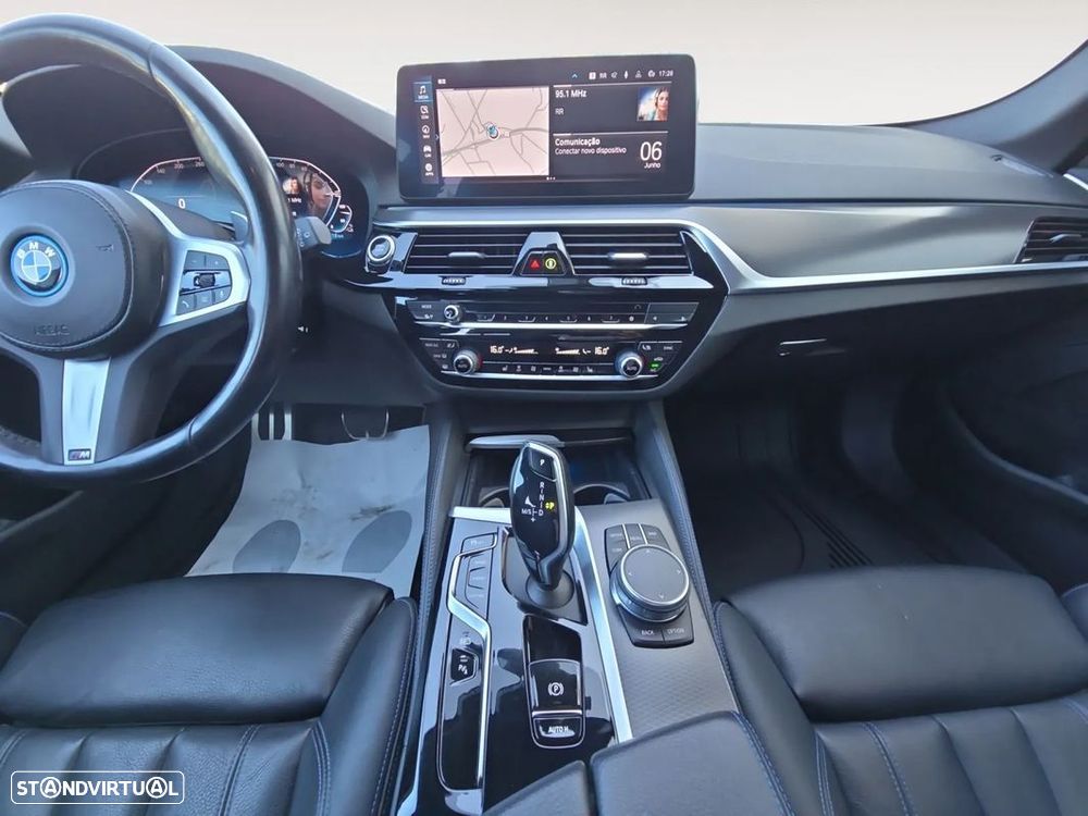 BMW 530 e Pack Desportivo M - 12