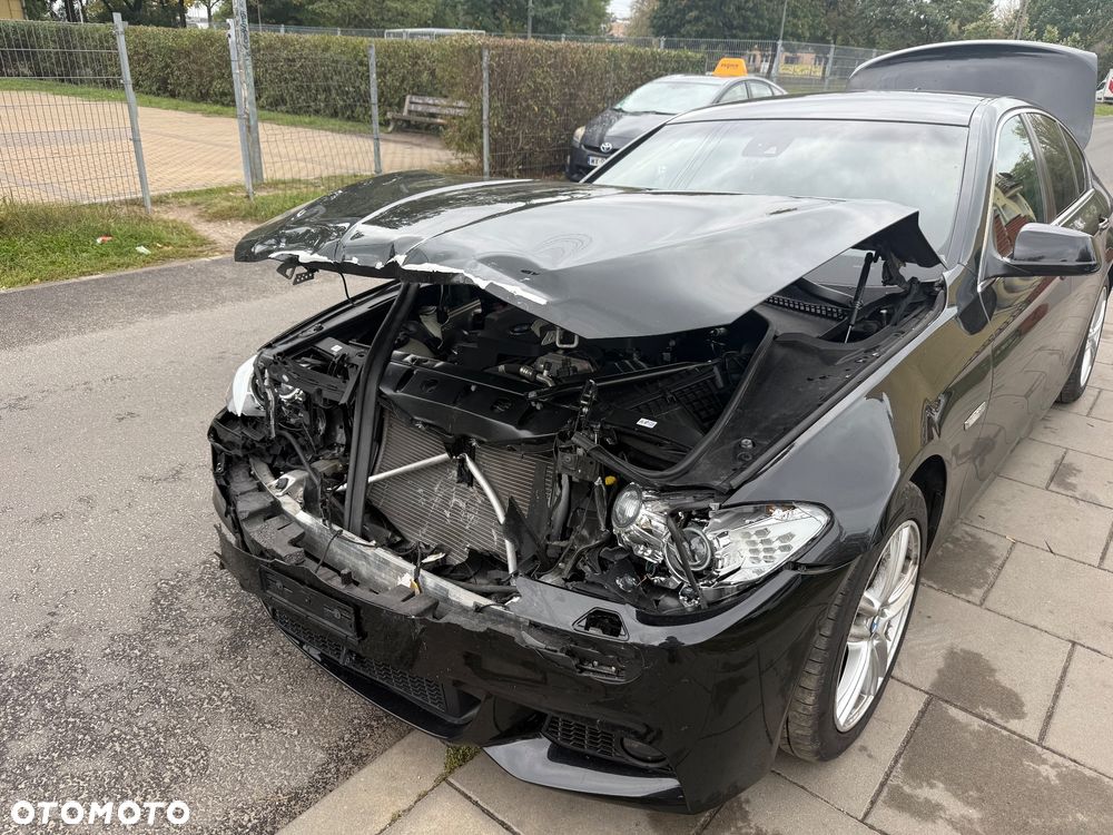 BMW Seria 5 528i xDrive - 28