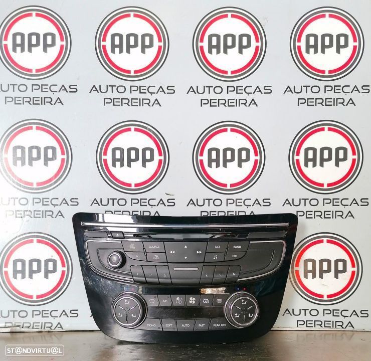 Comandos de Rádio e climatronic Peugeot 508 de 2012. - 1