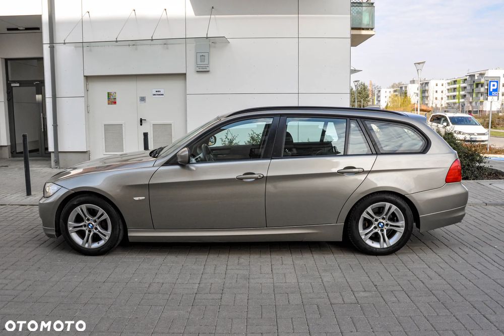 BMW Seria 3 320d DPF Efficient Dynamics Edition - 2