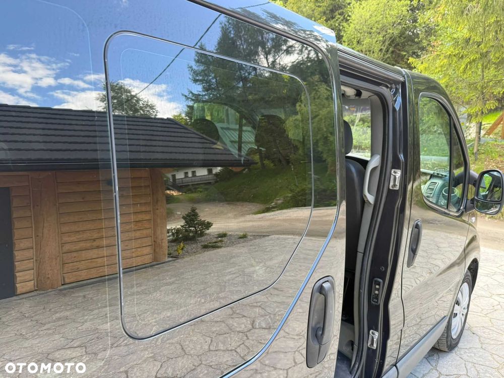 Renault Trafic 2011 photo 4