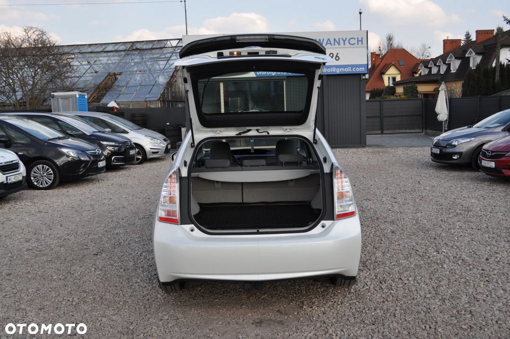 Toyota Prius 1.8 HSD Prestige - 34