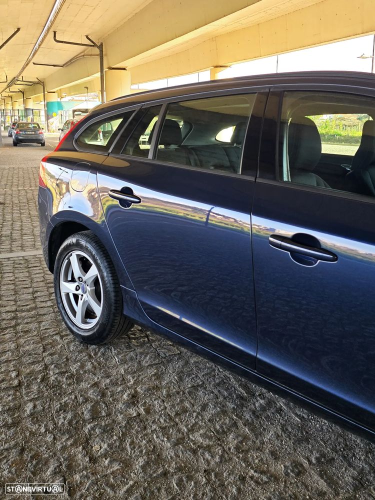 Volvo V60 2.0 D4 Kinetic - 19