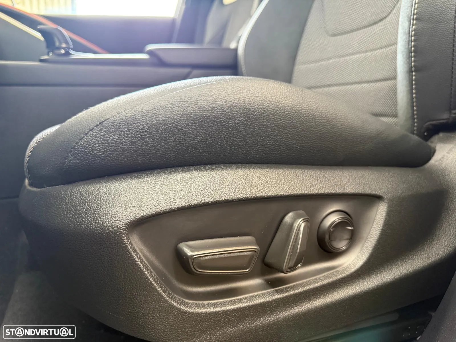 Toyota C-HR 1.8 Hybrid Lounge - 34