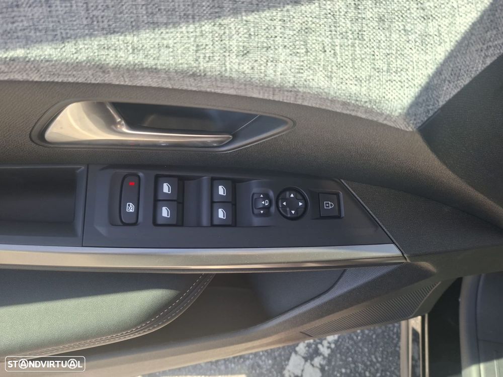 Peugeot E-5008 73 kWh Allure - 15