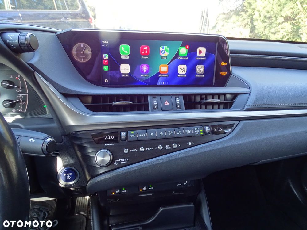 Lexus ES 300h Business Edition + - 20