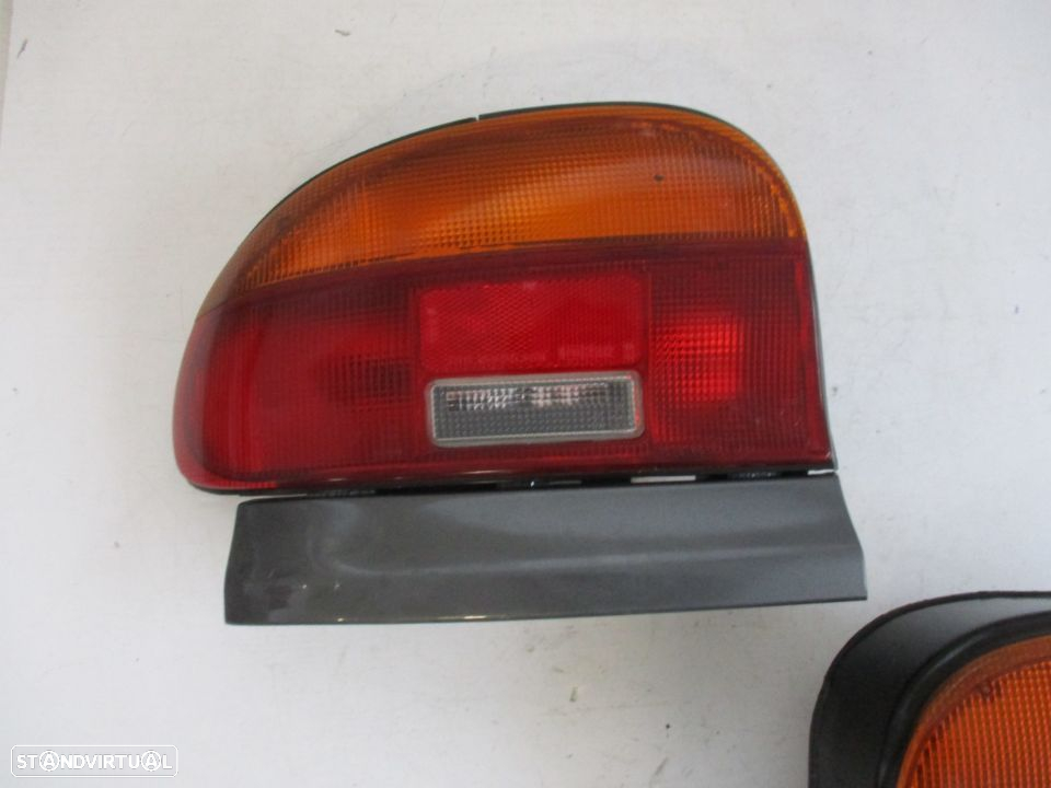 Farol Farolim Mazda 121 Carro Esquerdo Direito - 3