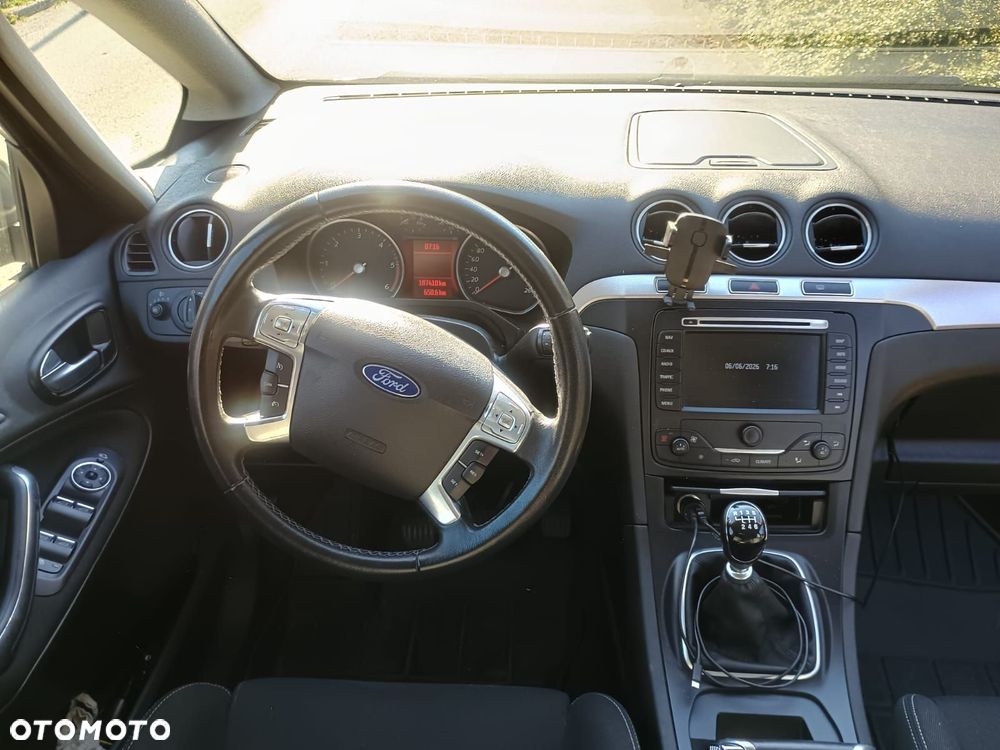 Ford S-Max - 17