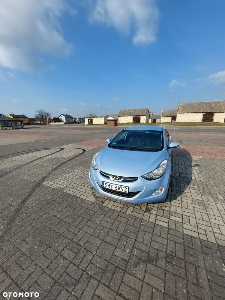 Hyundai Elantra 1.6 Classic + - 12
