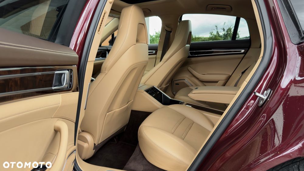 Porsche Panamera 4S - 25