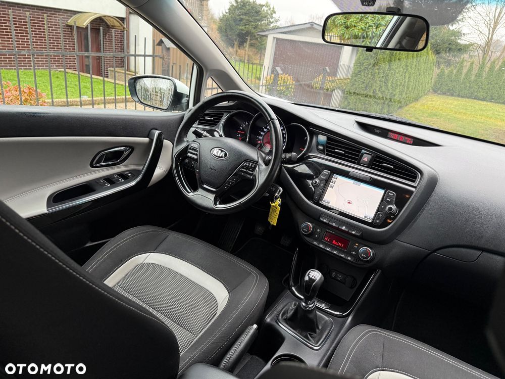 Kia Ceed 1.6 CRDi 136 ISG GT Line - 13