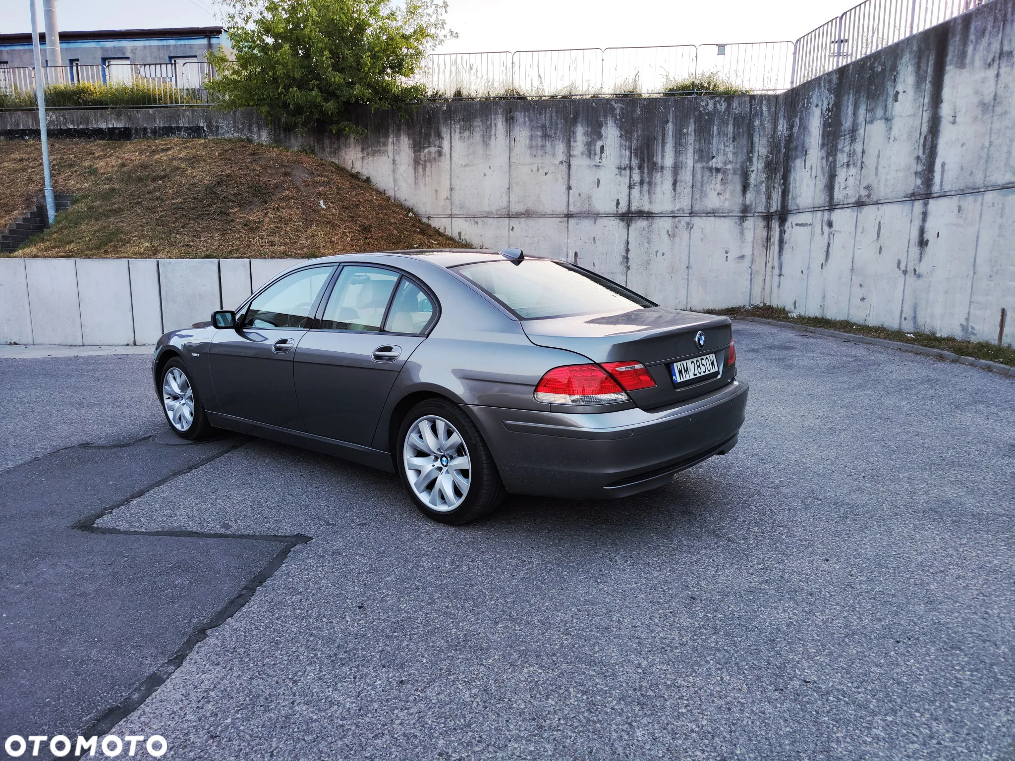 BMW Seria 7 750i - 4