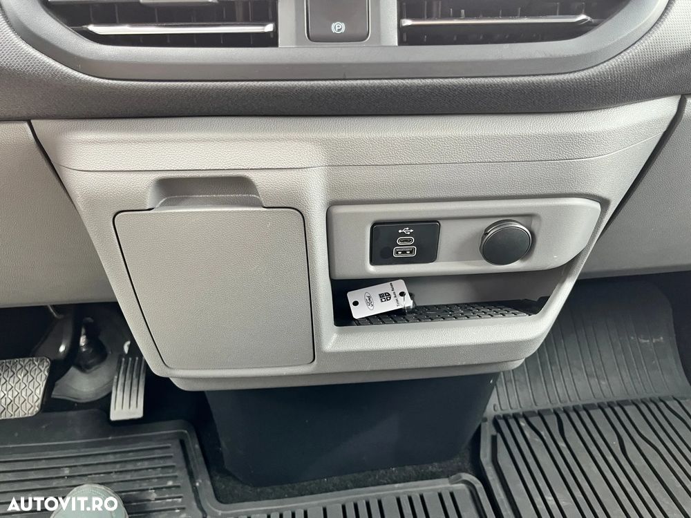 Ford Tourneo Custom - 19