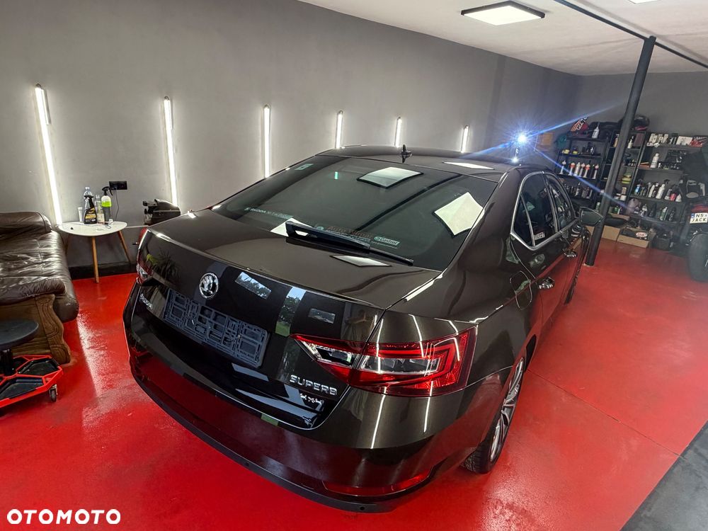 Skoda Superb 2.0 TDI 4x4 L&K DSG - 10