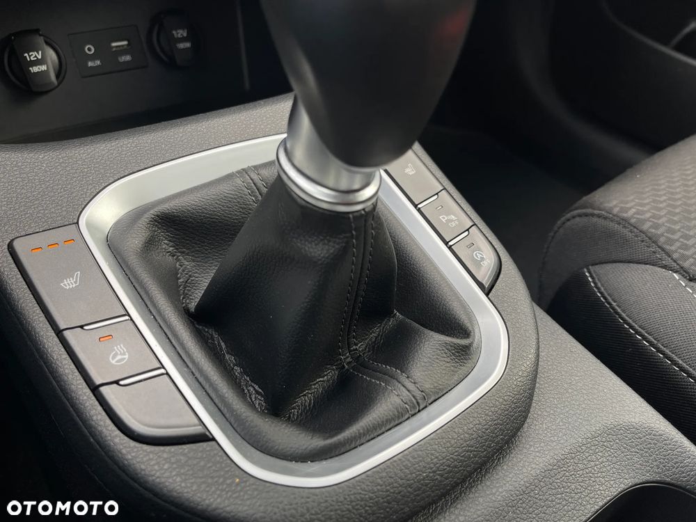 Hyundai i30 1.6 CRDi Fifa World Cup Edition - 9