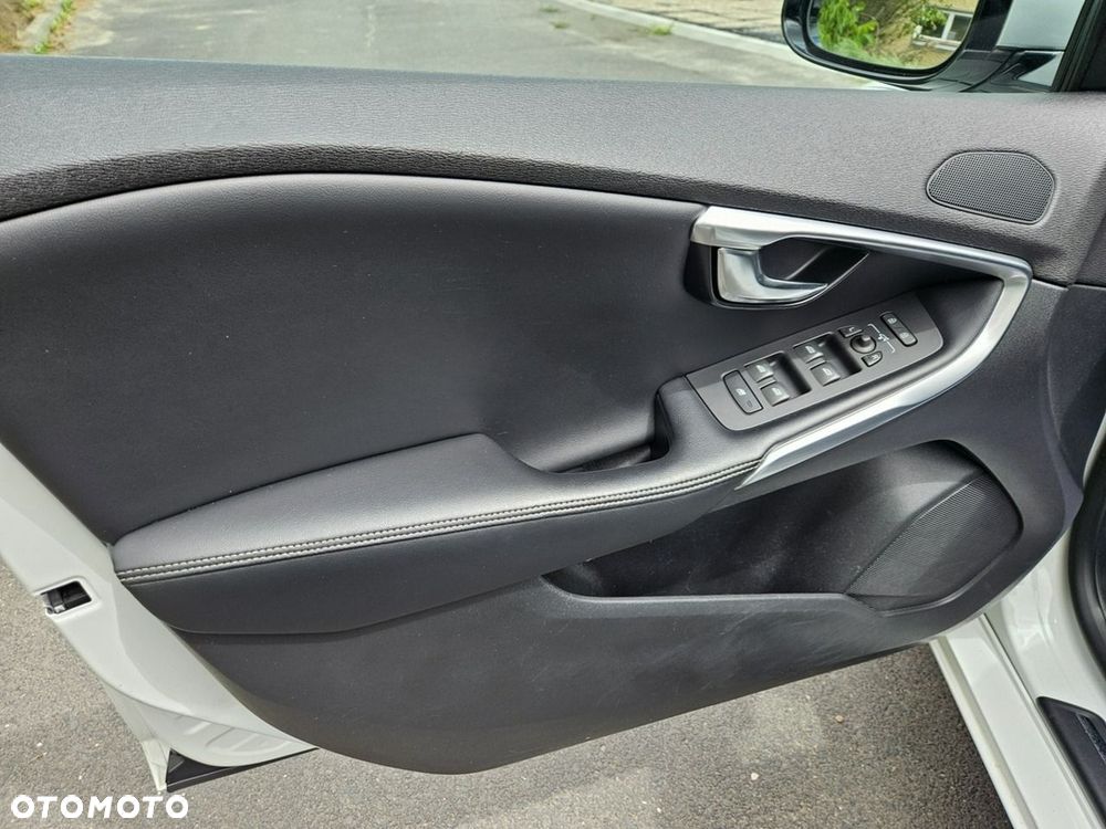 Volvo V40 D2 R-Design Momentum - 19