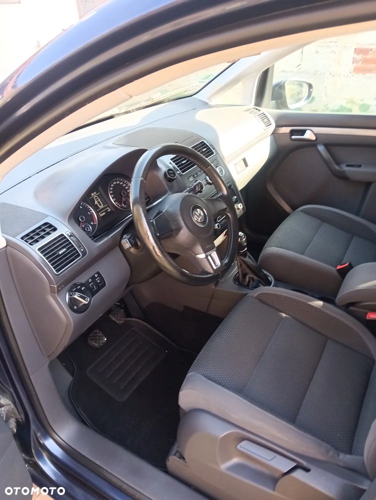 Volkswagen Touran - 17