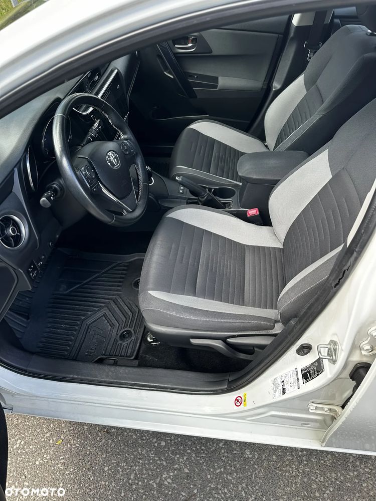 Toyota Auris - 10