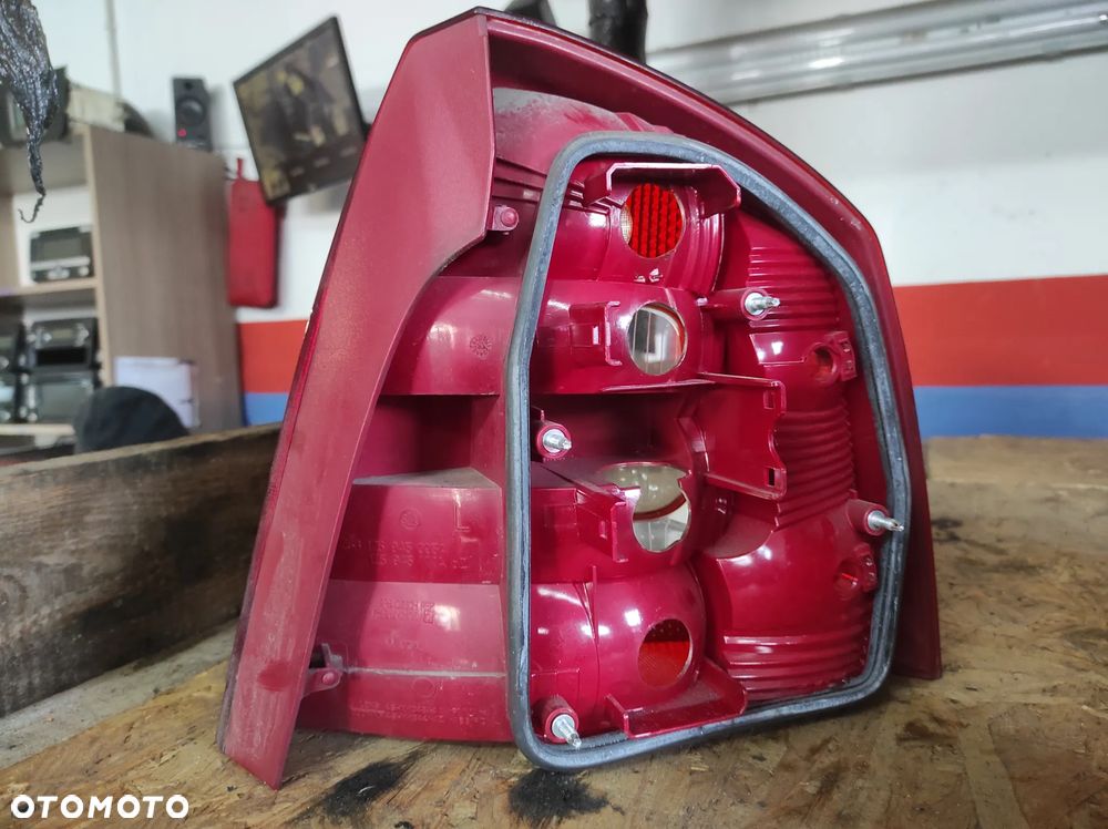 SKODA OCTAVIA 2 1Z5 HB HATCHBACK PRZEDLIFT LAMPA LAMPY LEWA PRAWA TYLNA LEWY PRAWY TYŁ  ORYGINALNA CAŁA WYSYŁKA !!!!! - 4