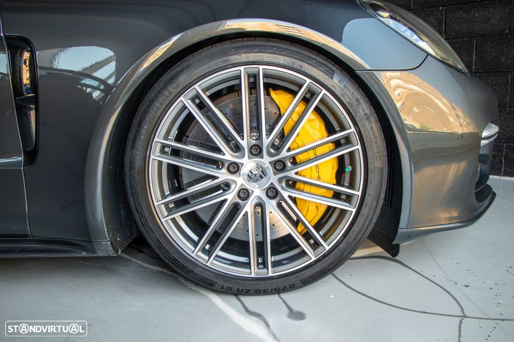 Porsche Panamera Sport Turismo - 40