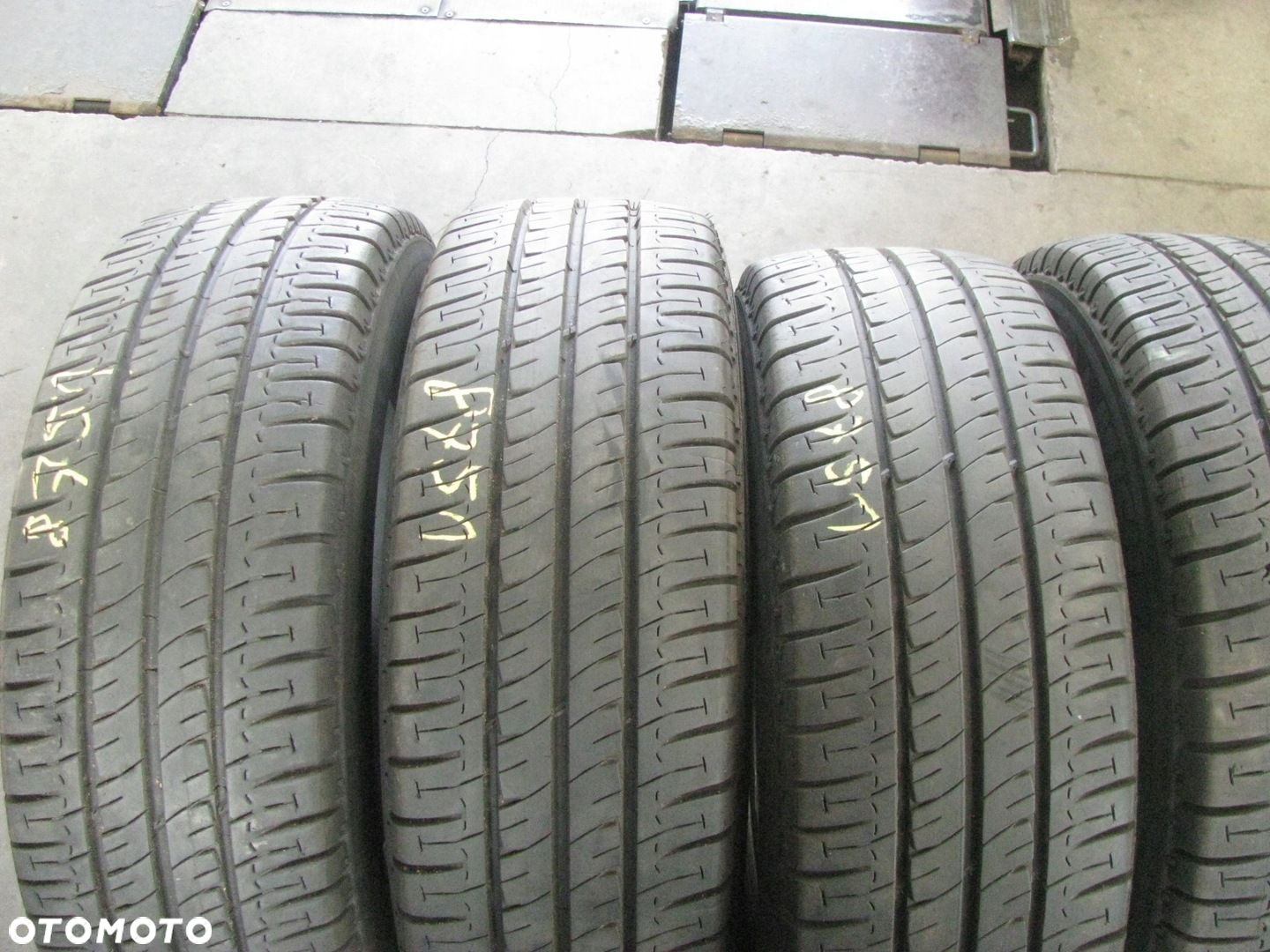 MICHELIN AGILIS 235/65R16C 8-9mm 4szt - 2