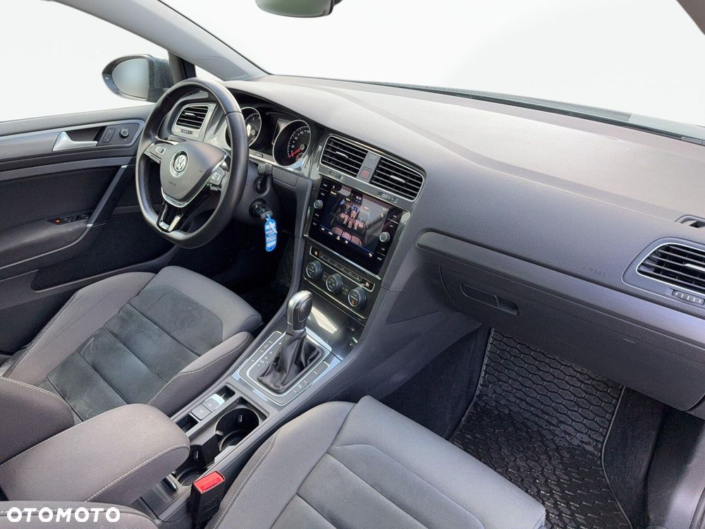 Volkswagen Golf - 11