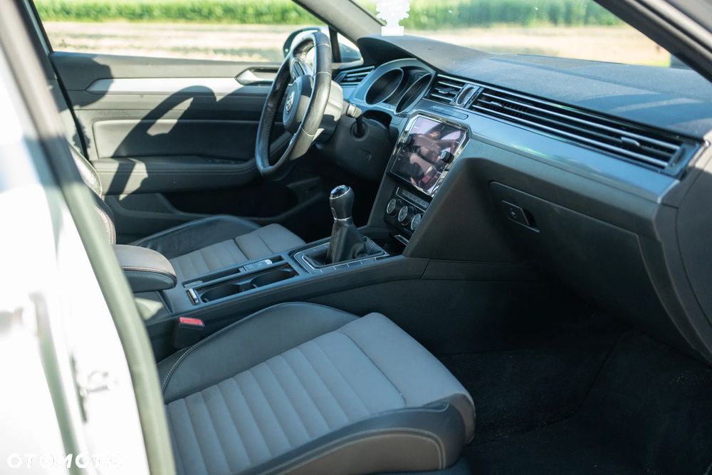 Volkswagen Passat 2.0 TDI (BlueMotion Technology) Highline - 15