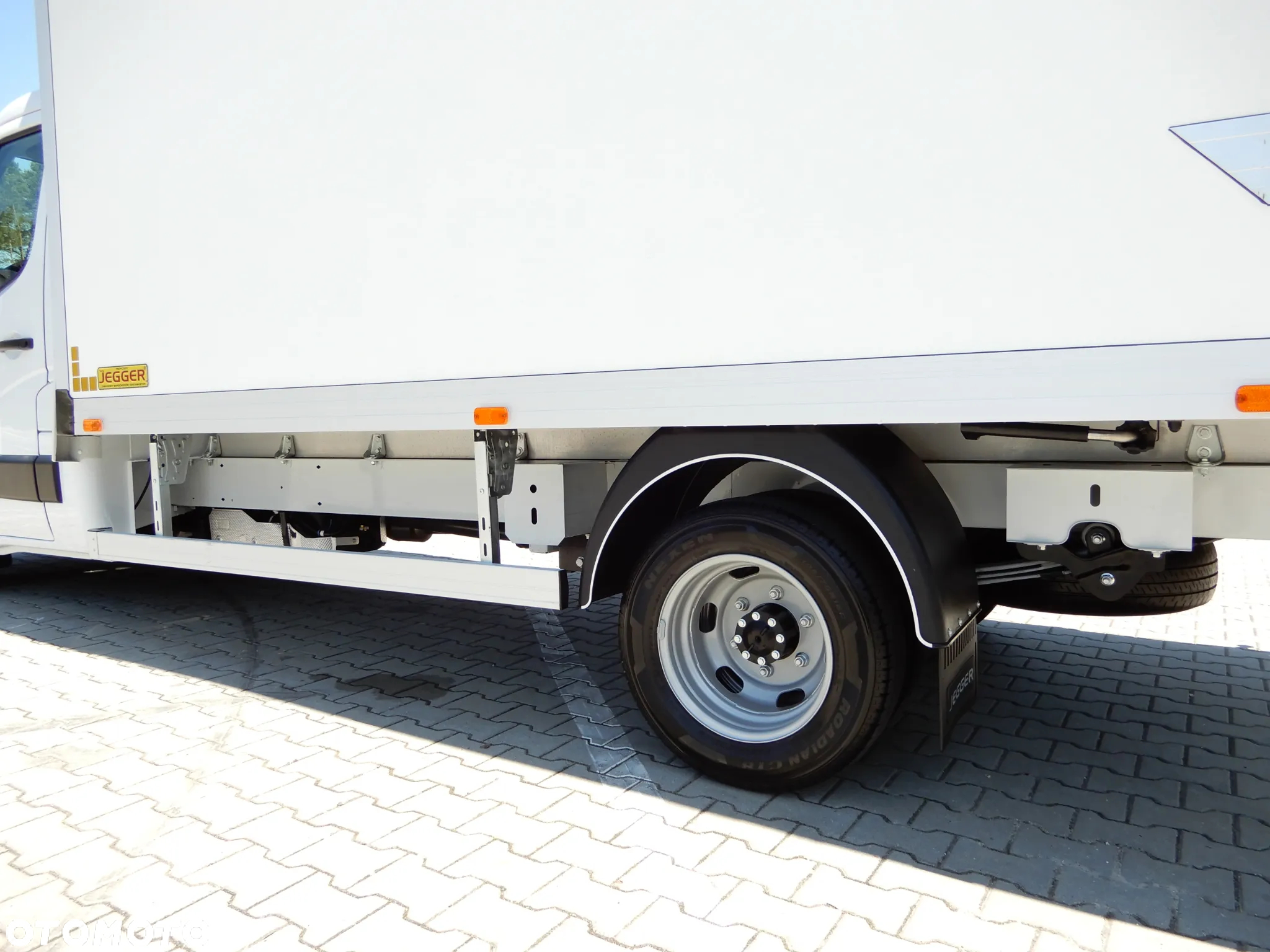 Opel MOVANO 2.3 CDTi 163 KM Bliźniak Kontener 4.26 CM 8 E.Palet JEGGER Boczne Drzwi 800 Kg Ładowność WZMACNIANY 60 Tys Przeb Stan Auta Jak NOWY - 17