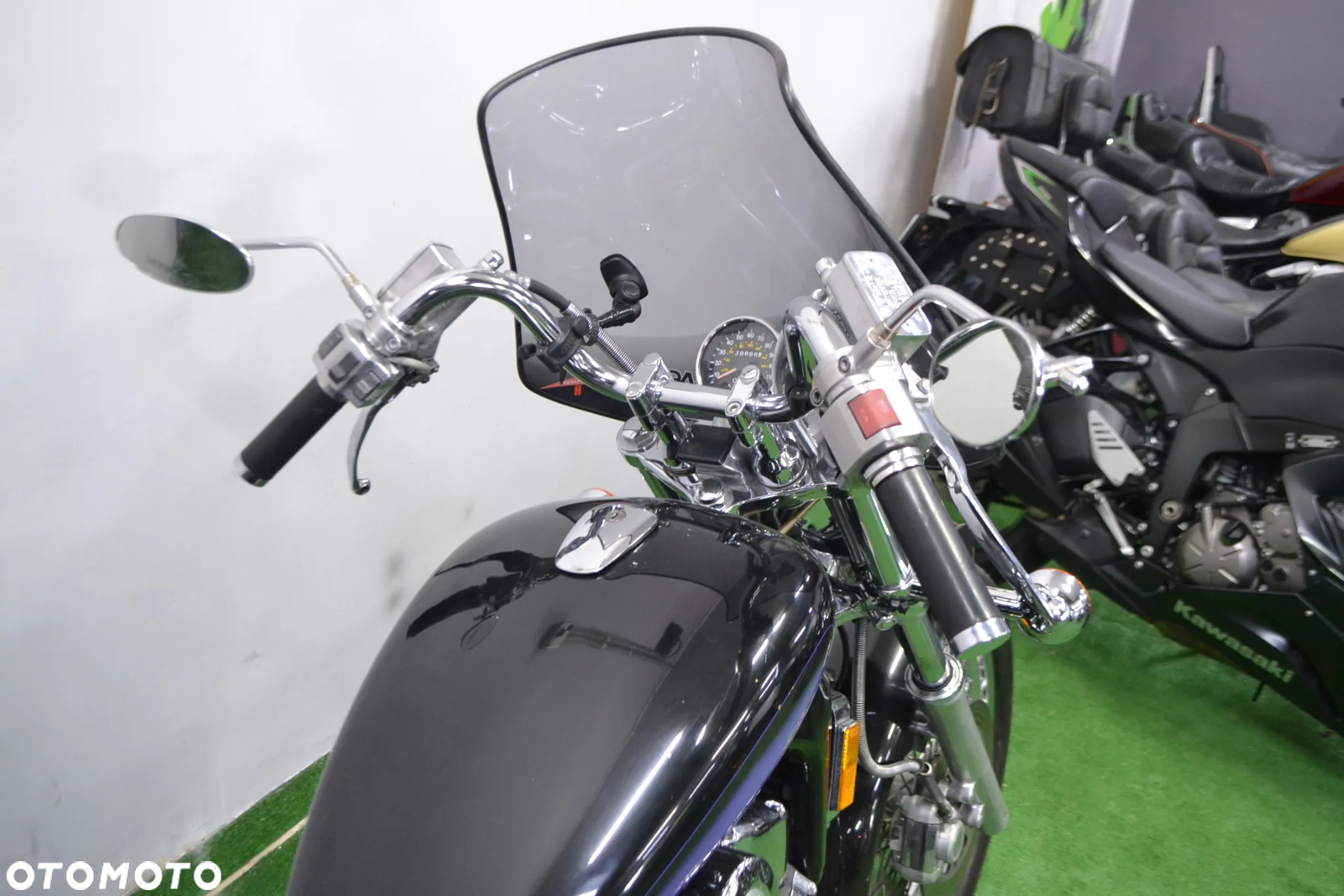 Suzuki Intruder - 7
