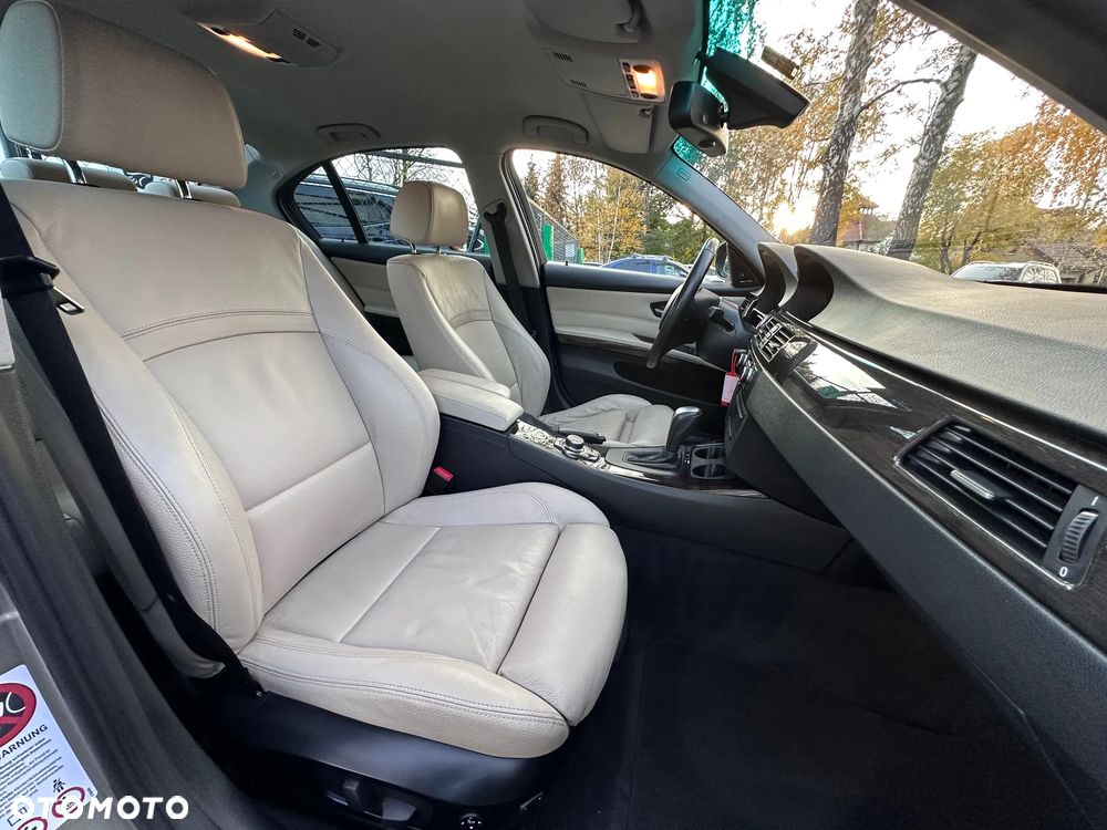 BMW Seria 3 330d xDrive DPF Edition Exclusive - 32