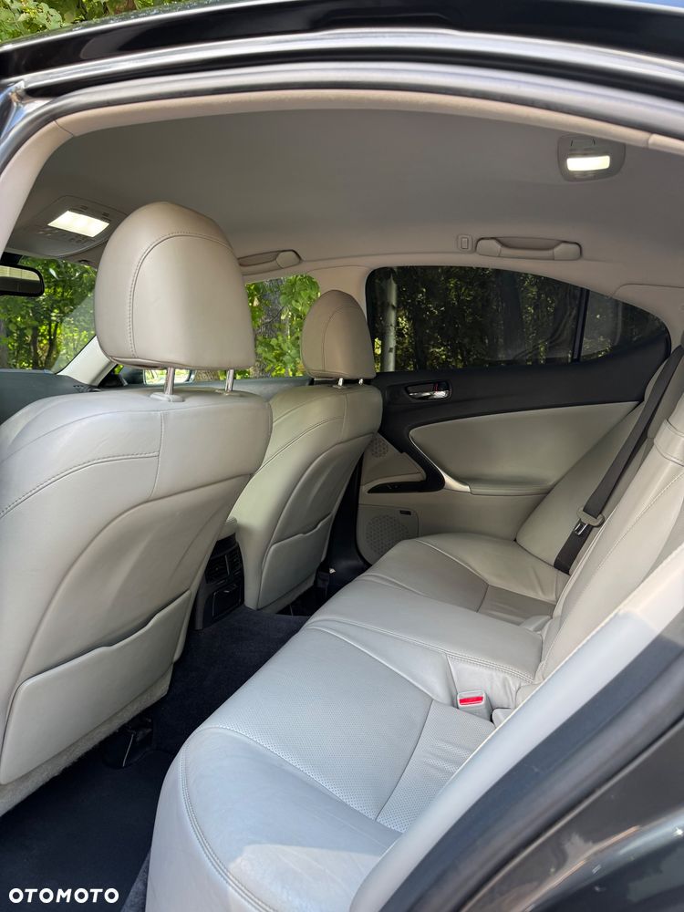 Lexus IS 220 D Prestige - 13