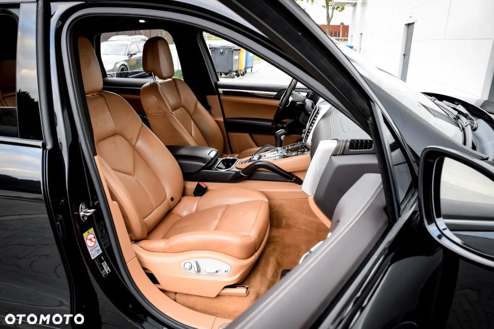 Porsche Cayenne S - 32