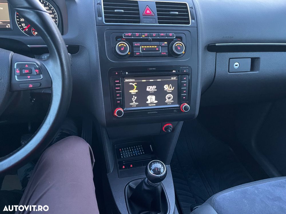 Volkswagen Touran - 29