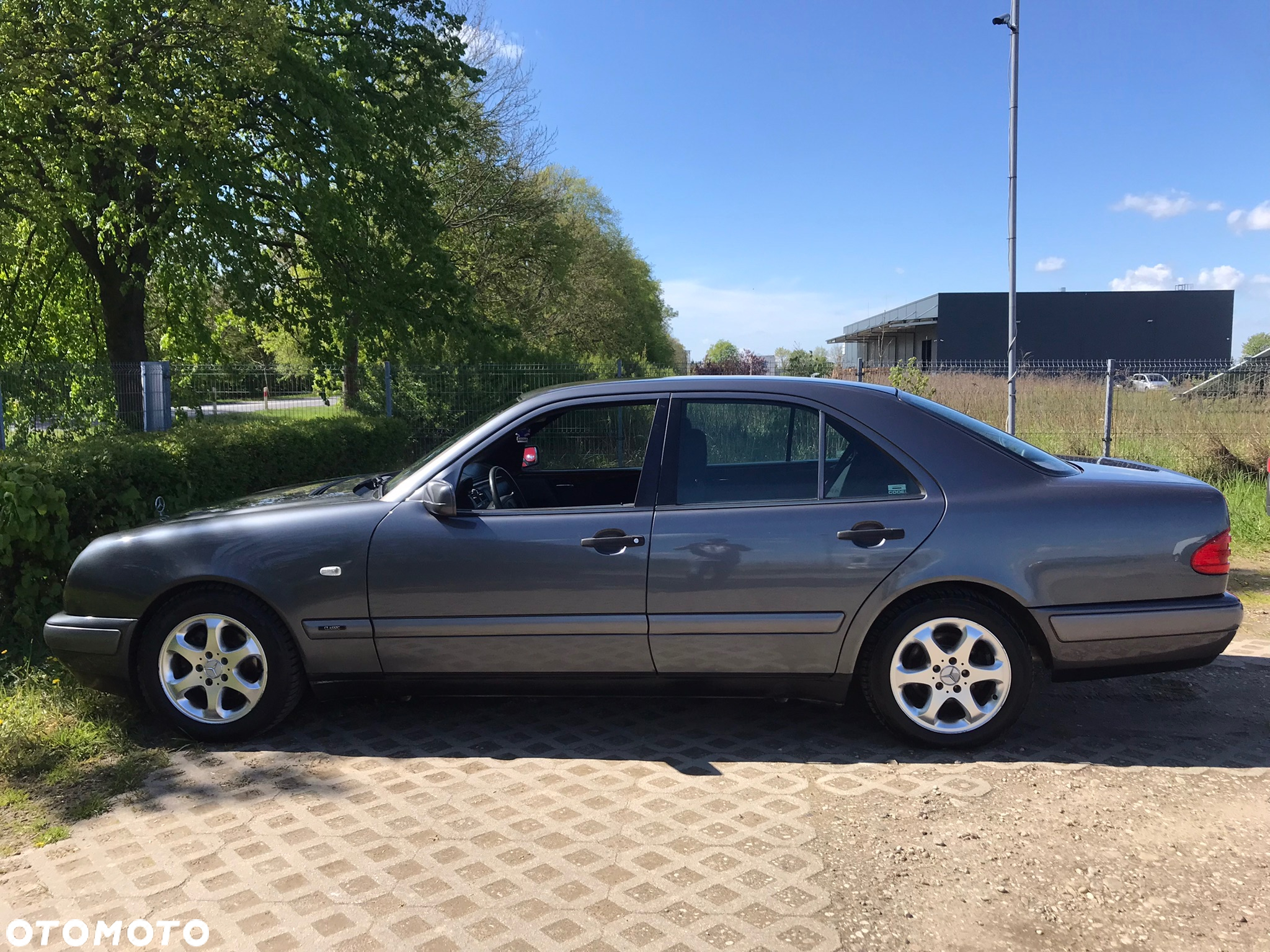 Mercedes-Benz Klasa E 200 Classic - 8