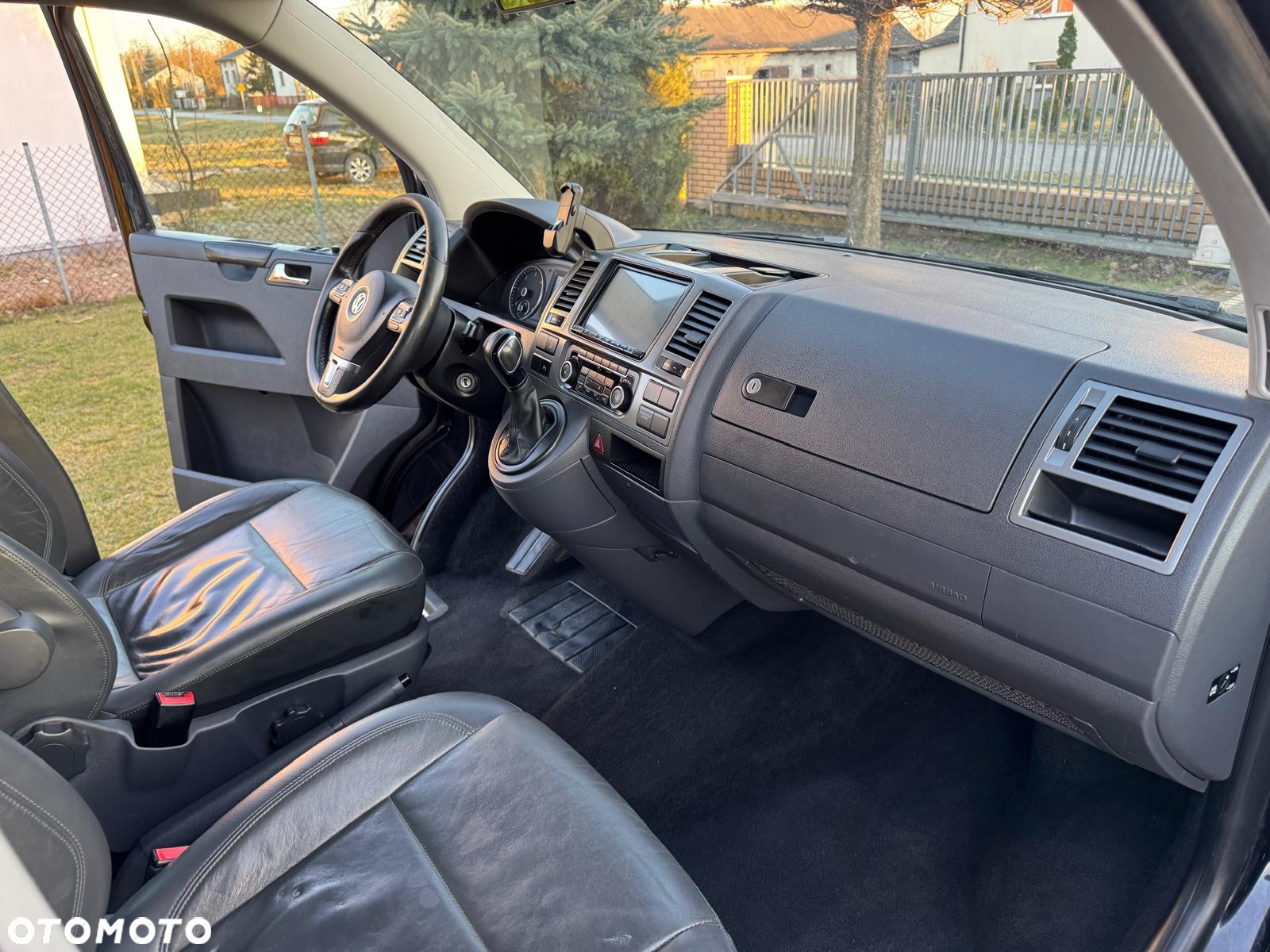 Volkswagen Caravelle - 20